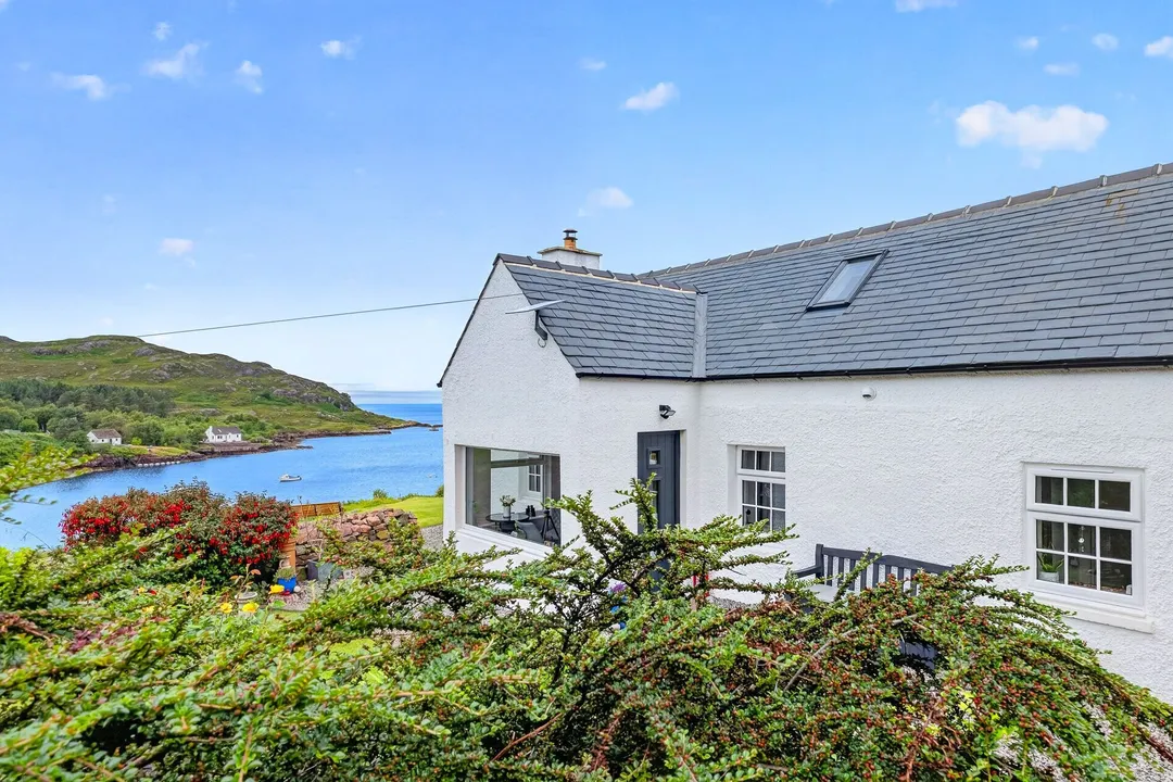 https://mr0.homeflow-assets.co.uk/files/photo/image/47933/7338/_x_/20260709-Scotland-Ardheslaig-123153-42.jpg