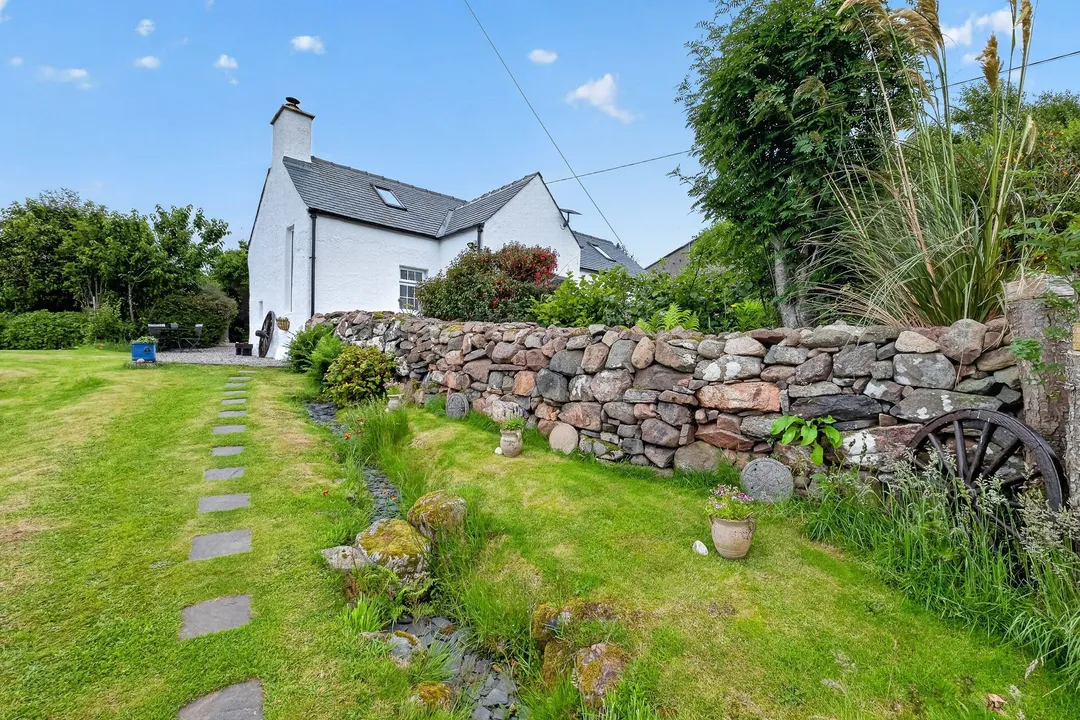 https://mr0.homeflow-assets.co.uk/files/photo/image/47933/7372/_x_/20260709-Scotland-Ardheslaig-122733-22.jpg