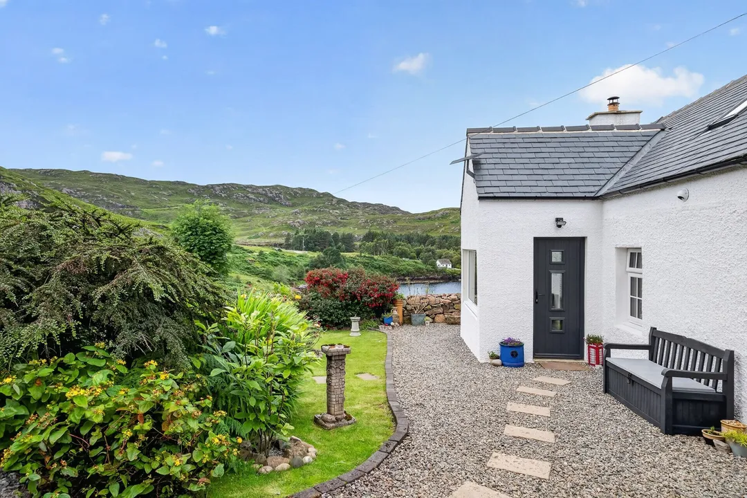 https://mr0.homeflow-assets.co.uk/files/photo/image/47933/7382/_x_/20260709-Scotland-Ardheslaig-123139-42.jpg