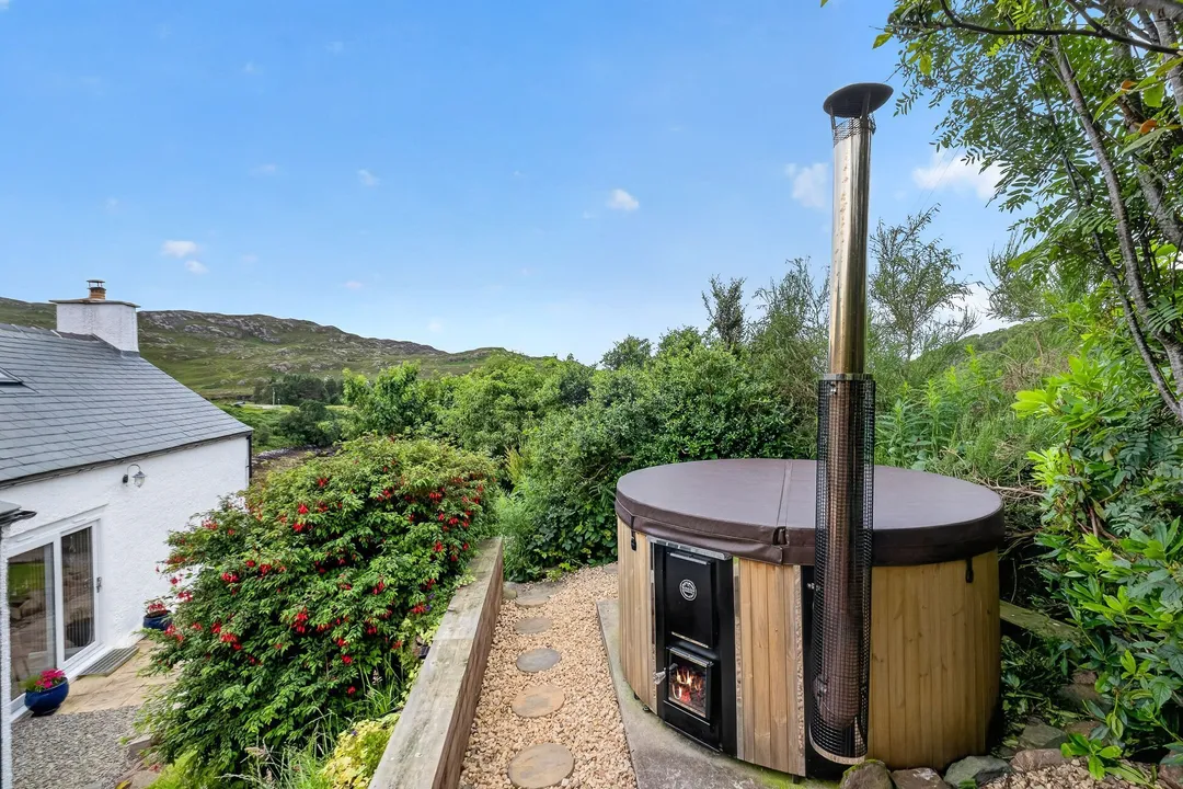 https://mr0.homeflow-assets.co.uk/files/photo/image/47933/7385/_x_/20260709-Scotland-Ardheslaig-123009-42.jpg