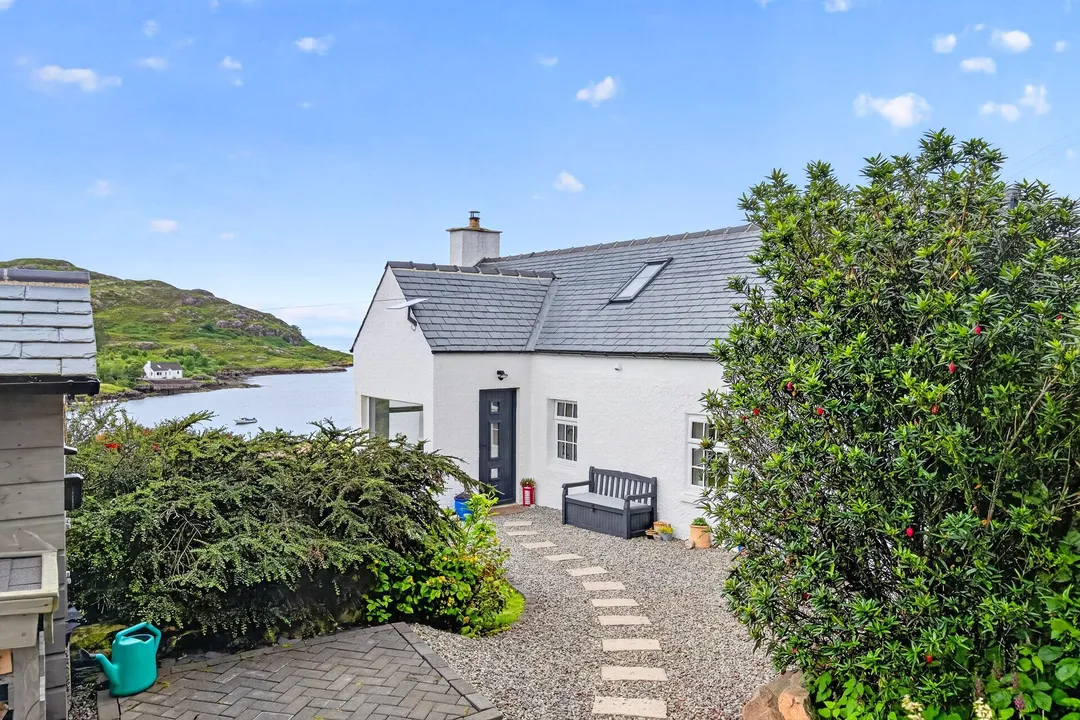https://mr0.homeflow-assets.co.uk/files/photo/image/47933/7387/_x_/20260709-Scotland-Ardheslaig-122519-42.jpg