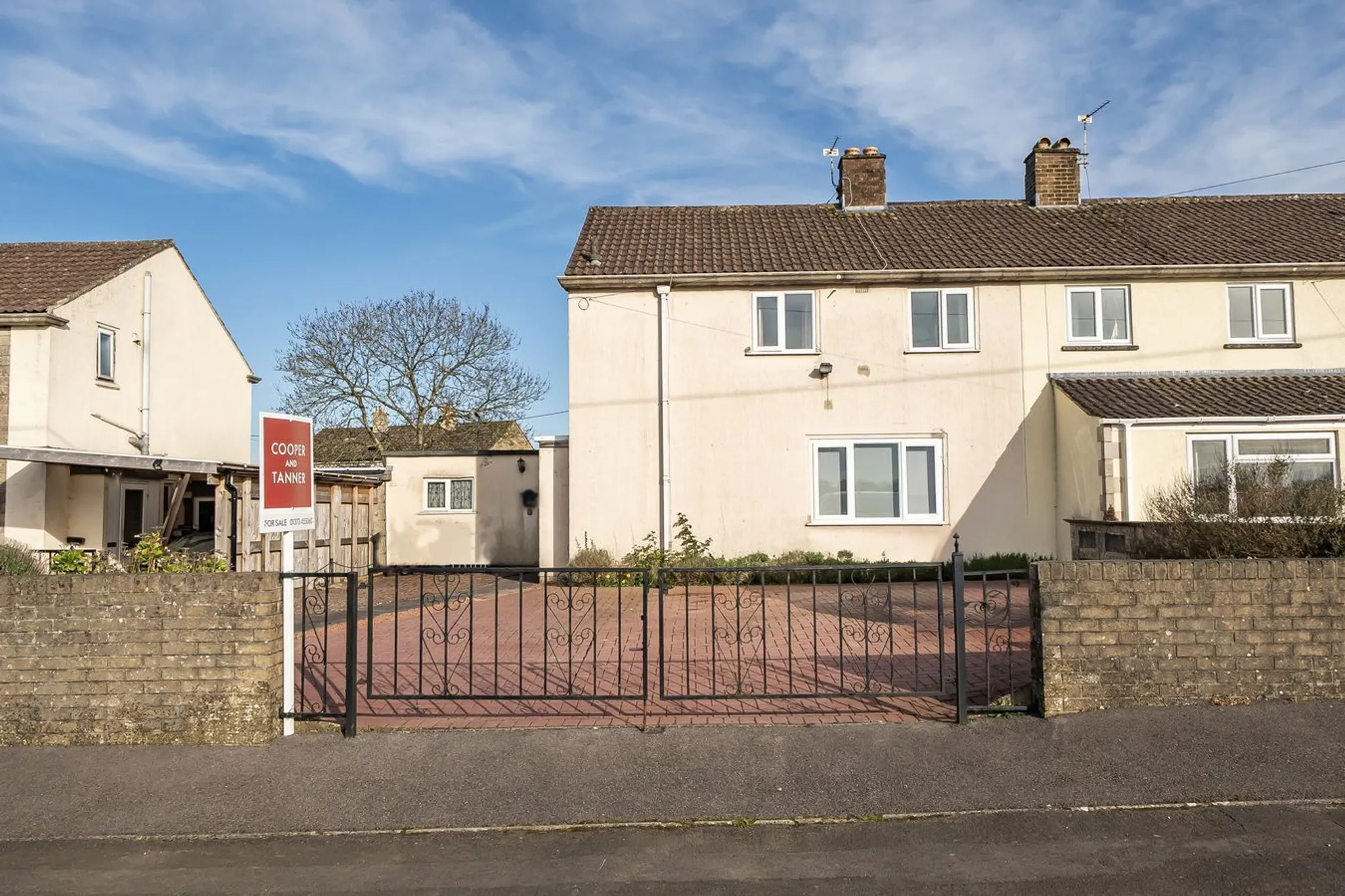 https://mr0.homeflow-assets.co.uk/files/photo/image/47934/6085/_x_/55384420.jpg