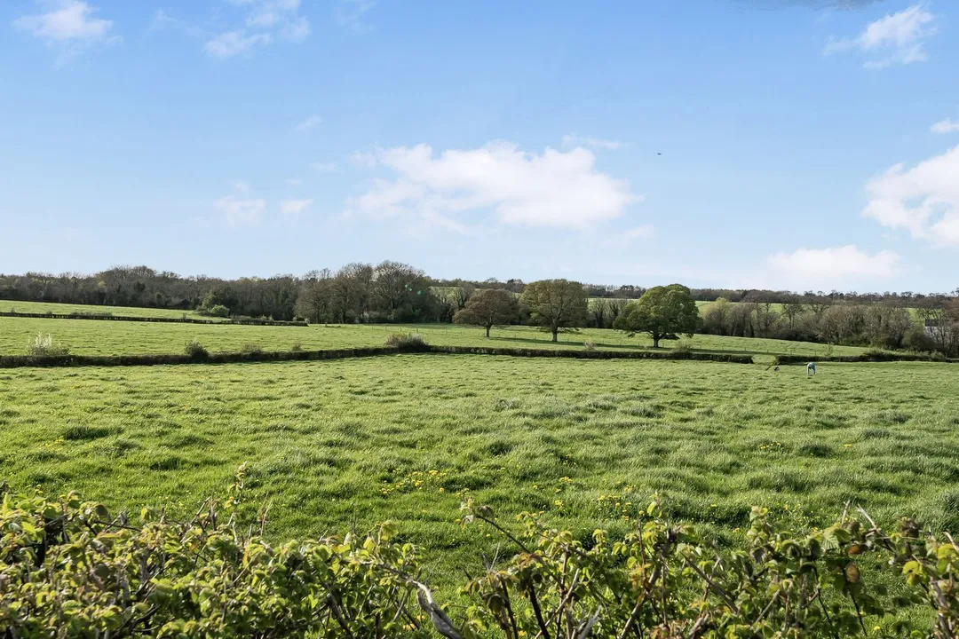 https://mr0.homeflow-assets.co.uk/files/photo/image/47934/6093/_x_/55391660.jpg