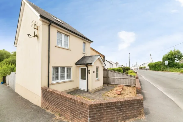Carmarthen Road, Cross Hands, Llanell...