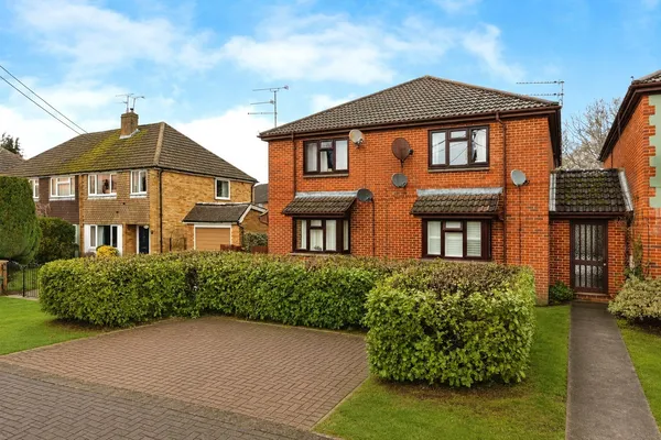 South Road, Ash Vale, GU12
