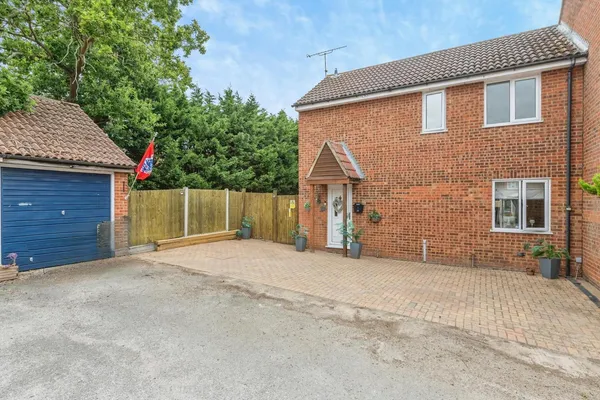 Roding Way, Wickford, SS12