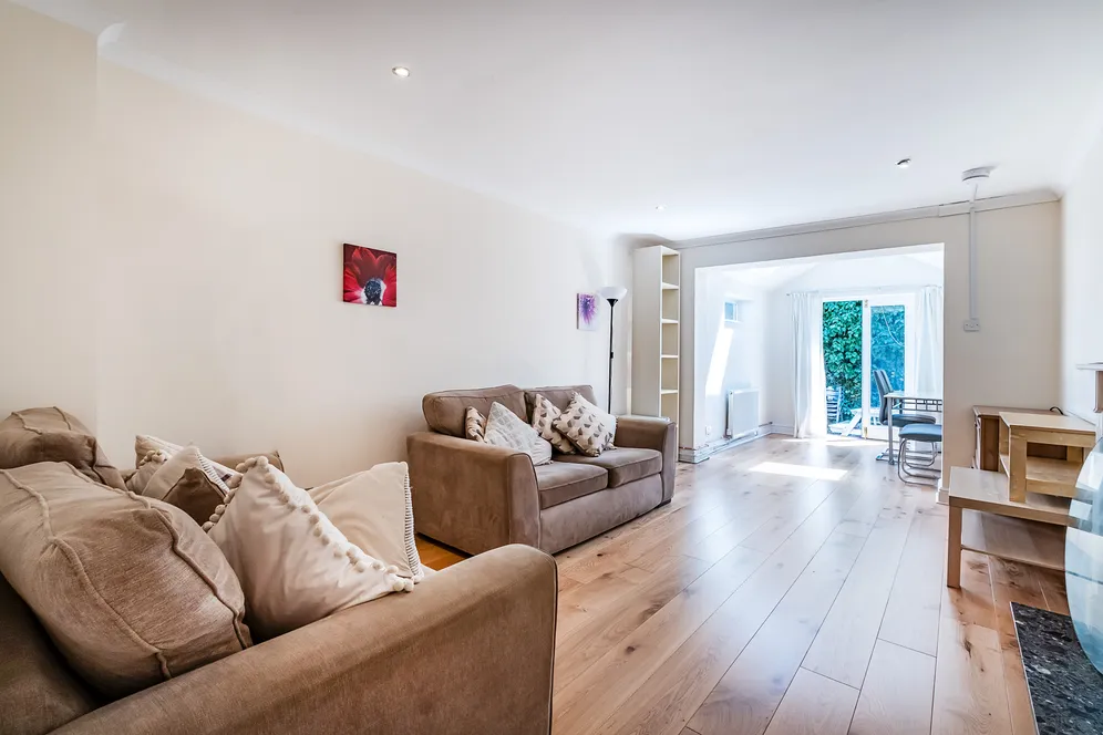 Iveley Road, London, SW4 photo 3