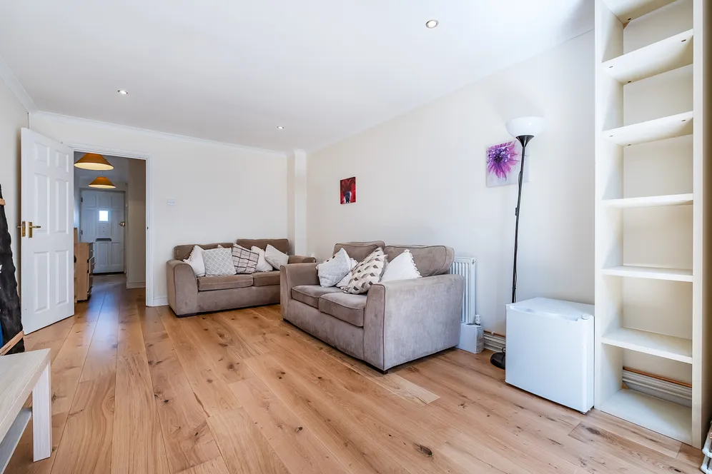 Iveley Road, London, SW4 photo 5