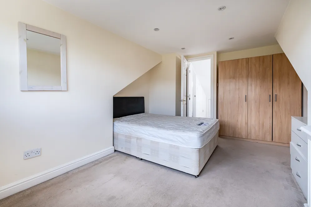 Iveley Road, London, SW4 photo 8