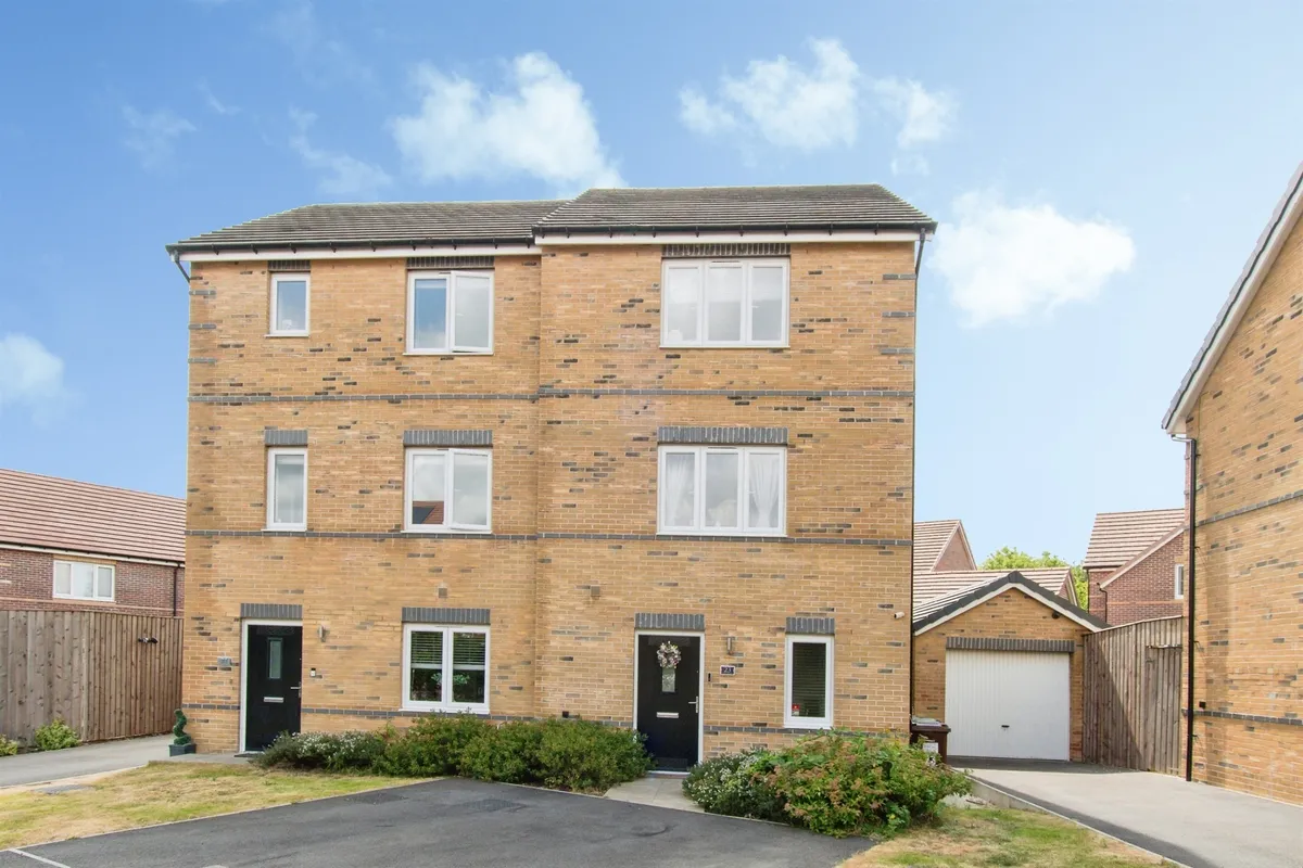 Lotus Crescent, Castleford
