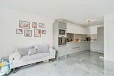 Lotus Crescent, Castleford
