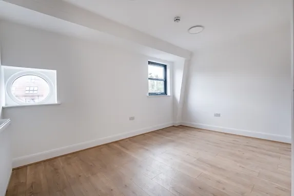 15b Kilburn Lane London W10