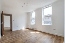 15b Kilburn Lane London W10 photo 1