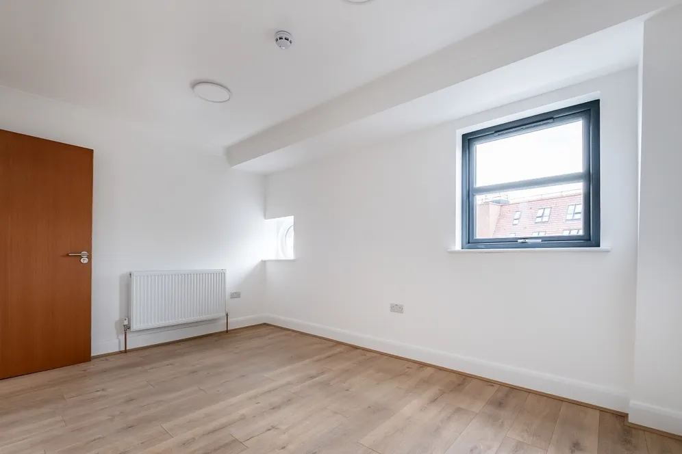 15b Kilburn Lane London W10 photo 2