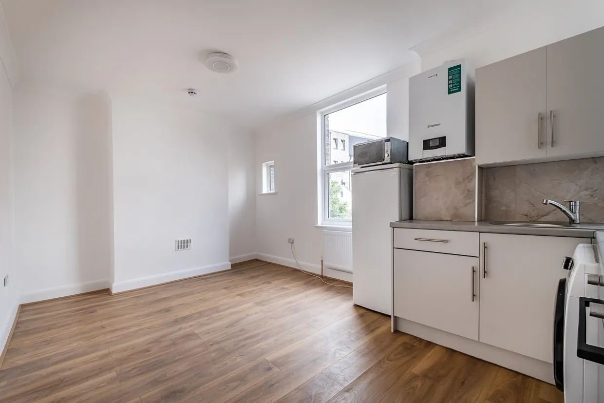 15b Kilburn Lane London W10 photo 3