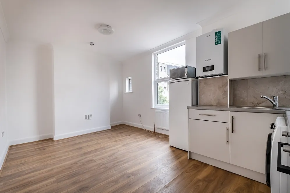 15b Kilburn Lane London W10 photo 3