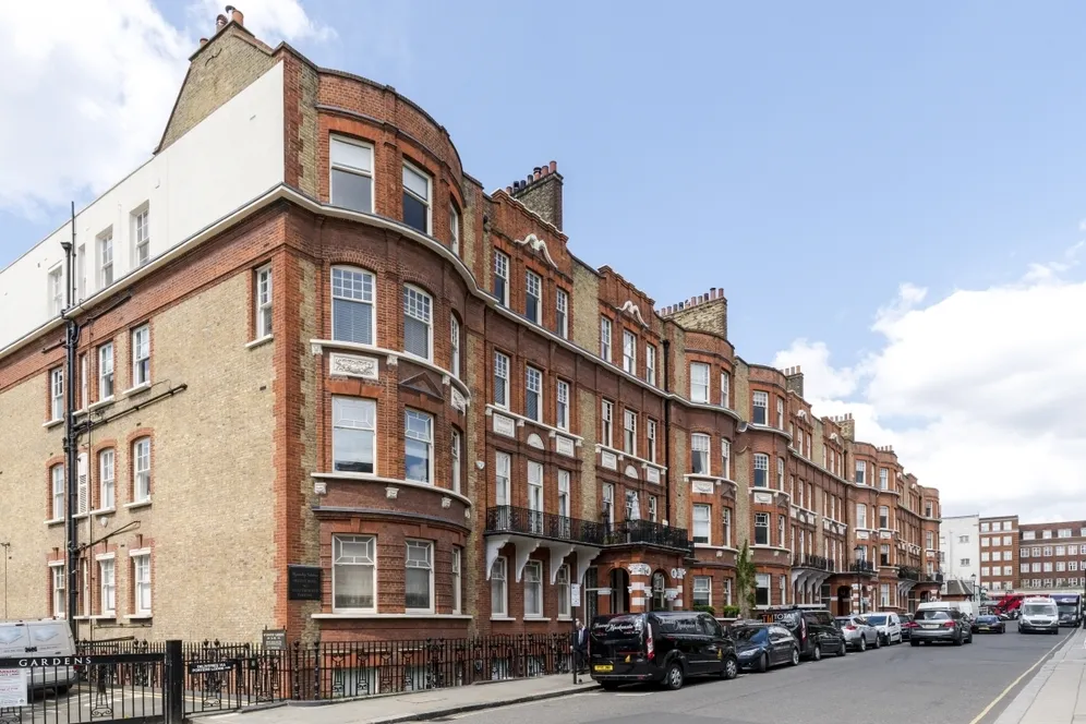 Wynnstay Gardens London W8 photo 3