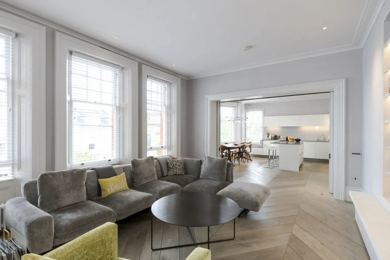 Wynnstay Gardens London W8 photo 4