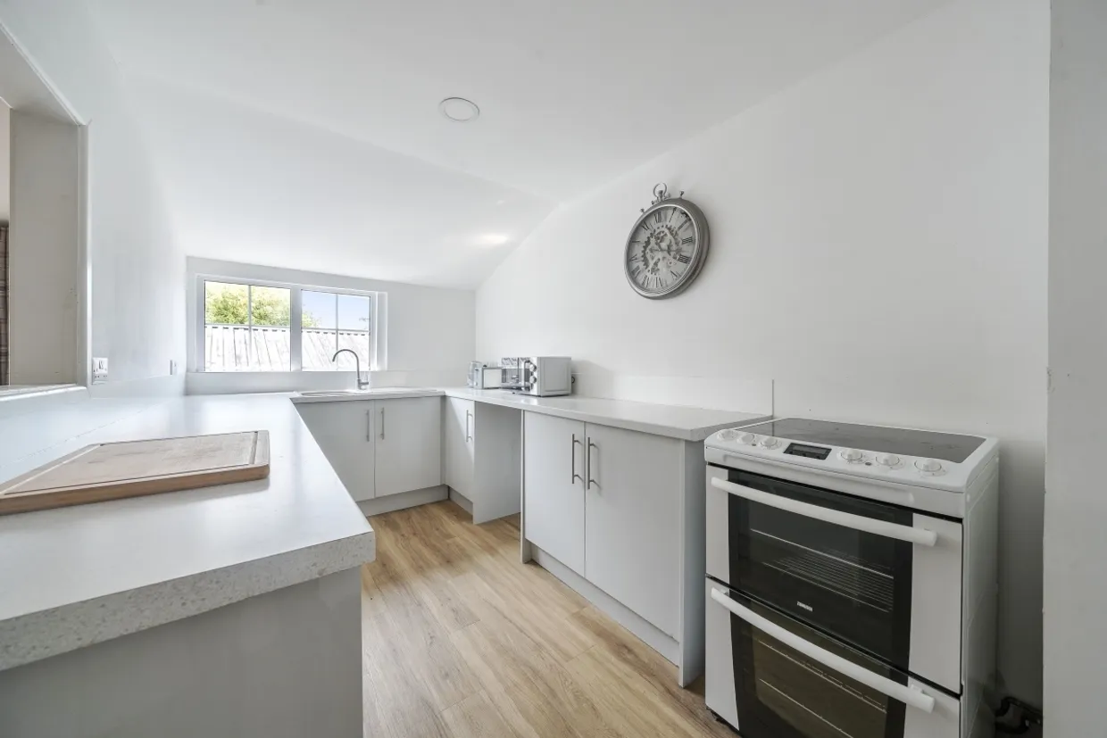 High Street Collingbourne Ducis SN8 photo 5
