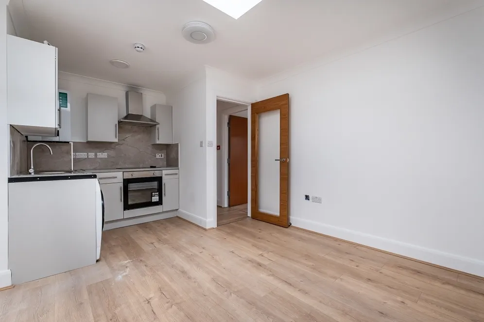 15b Kilburn Lane London W10 photo 5