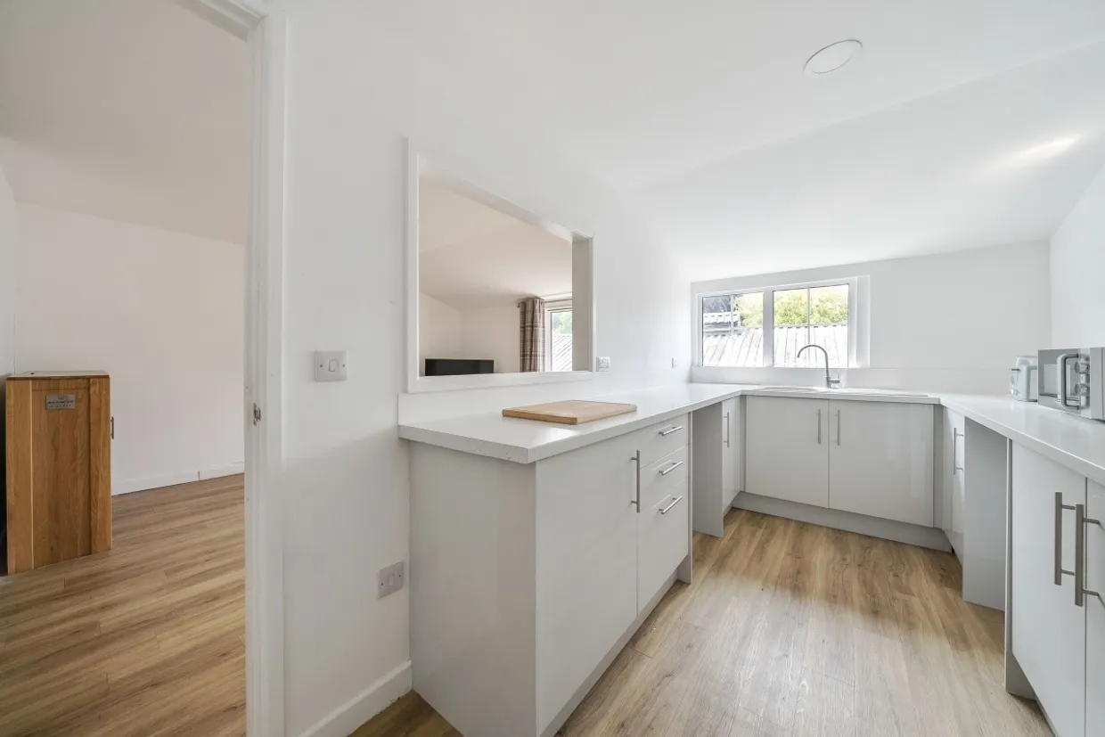 High Street Collingbourne Ducis SN8 photo 6
