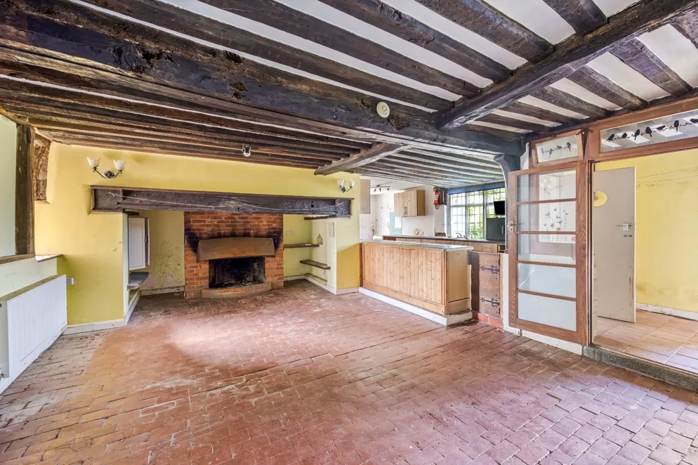 Property carousel item 8