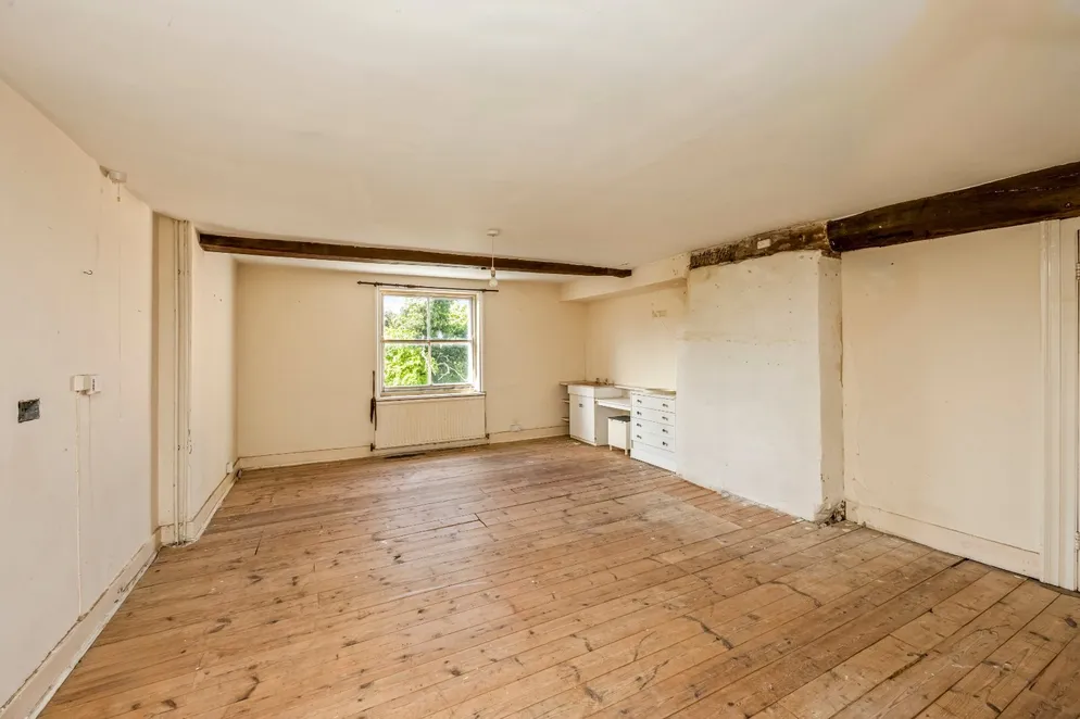 Property carousel item 12