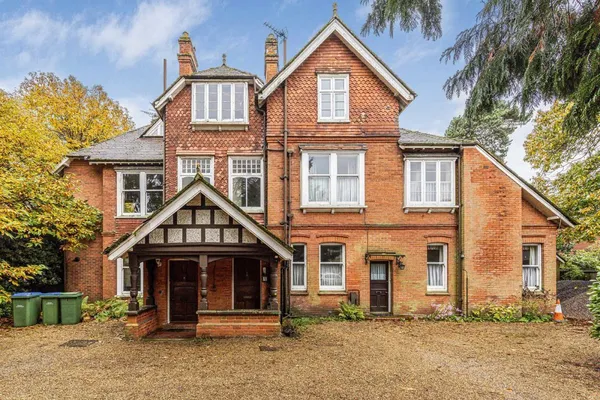 Queens Road, Weybridge, KT13 photo 1