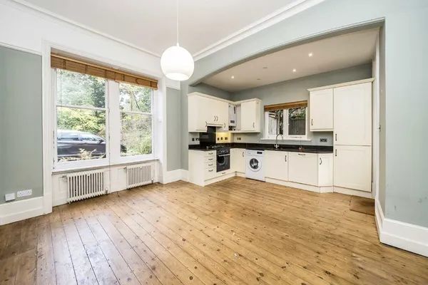 Queens Road, Weybridge, KT13 photo 2