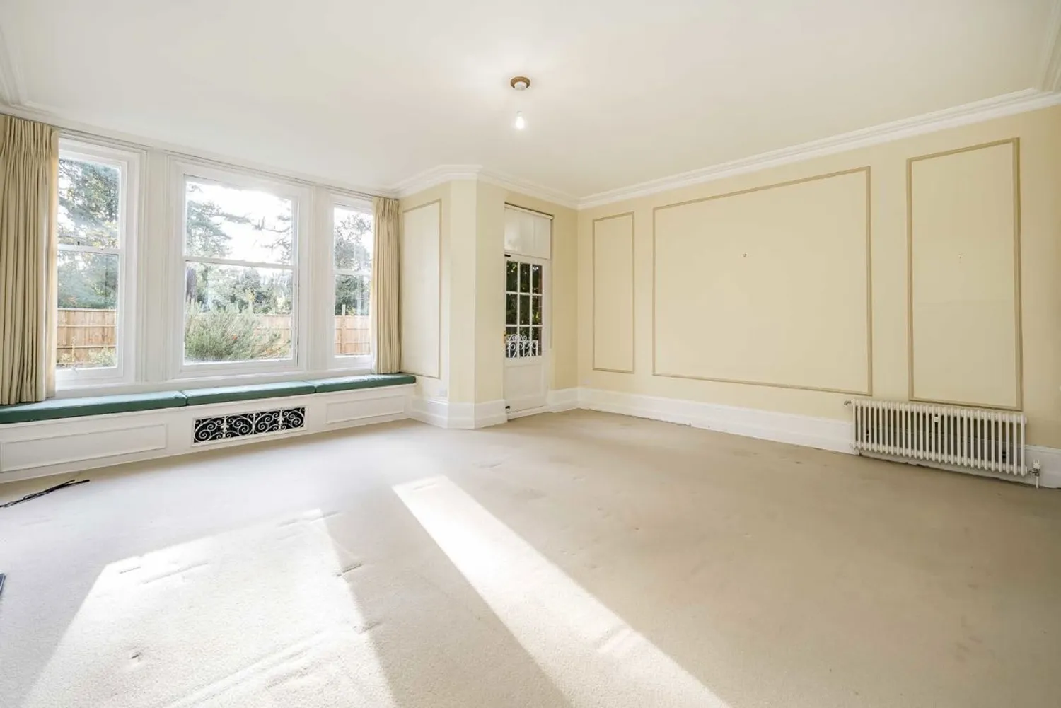 Queens Road, Weybridge, KT13 photo 3