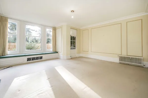 Queens Road, Weybridge, KT13 photo 3