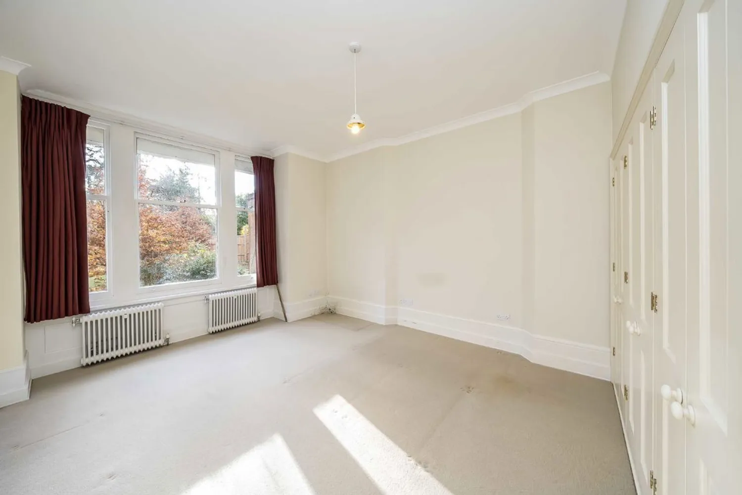 Queens Road, Weybridge, KT13 photo 4