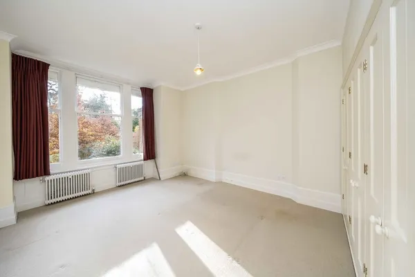 Queens Road, Weybridge, KT13 photo 4