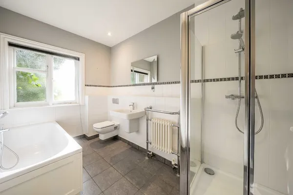 Queens Road, Weybridge, KT13 photo 6