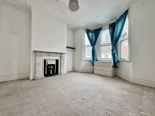 Broadwater Road, Worthing, BN14