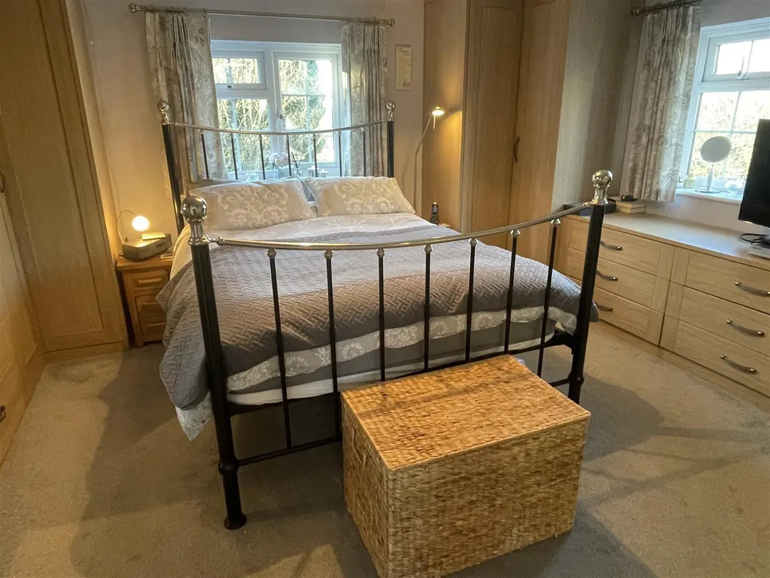 https://mr0.homeflow-assets.co.uk/files/photo/image/47936/7482/_x_/Zu5vUZSQ00GU7EcjLwgRJw.jpg