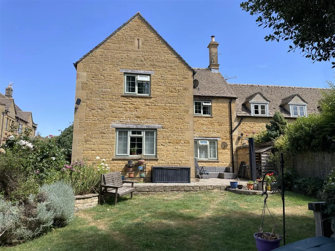 https://mr0.homeflow-assets.co.uk/files/photo/image/47936/7487/_x_/p359L8Sc5Ee-btXoNUVh3Q.jpg