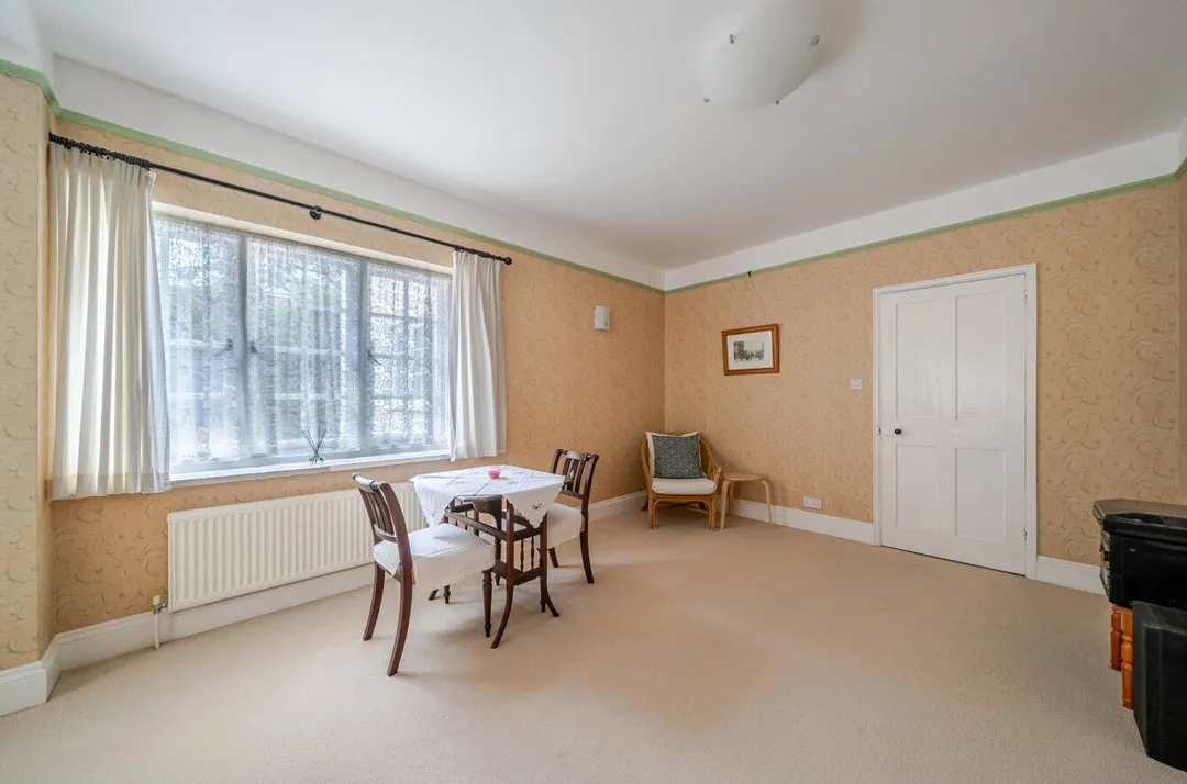 https://mr0.homeflow-assets.co.uk/files/photo/image/47937/0114/_x_/TOP250169_23.jpg
