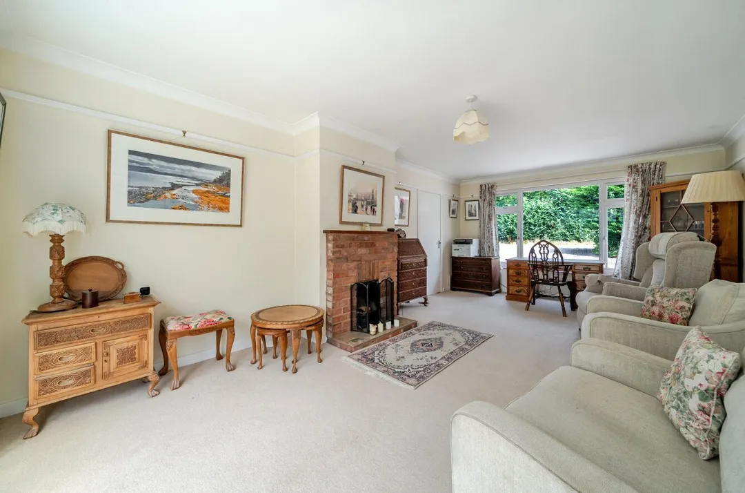 https://mr0.homeflow-assets.co.uk/files/photo/image/47937/0130/_x_/TOP260077_04.jpg