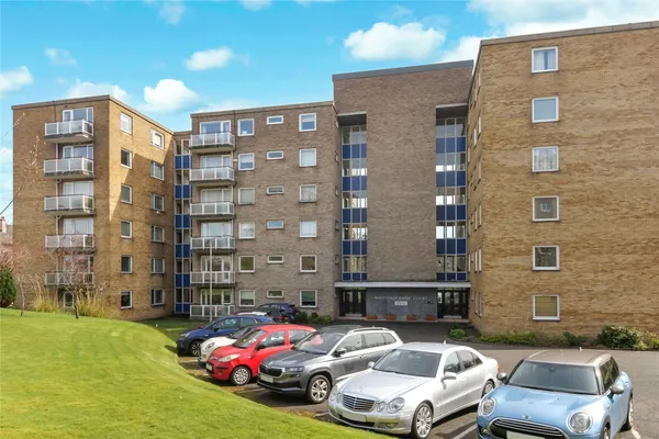Daventry Drive, Kelvinside, Glasgow, G12