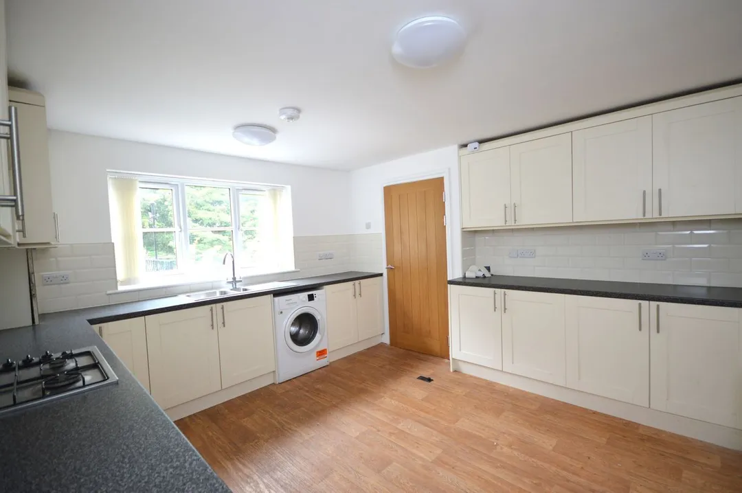https://mr0.homeflow-assets.co.uk/files/photo/image/47939/9039/_x_/57188001.jpg