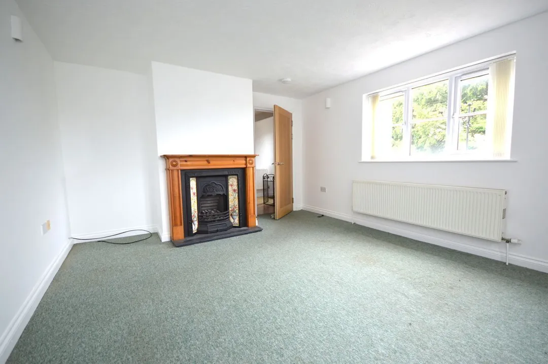 https://mr0.homeflow-assets.co.uk/files/photo/image/47939/9042/_x_/57187434.jpg