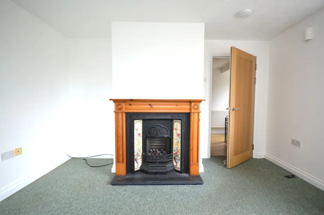 https://mr0.homeflow-assets.co.uk/files/photo/image/47939/9043/_x_/57187433.jpg