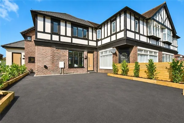 Gladville Drive, Cheadle, Cheshire, SK8