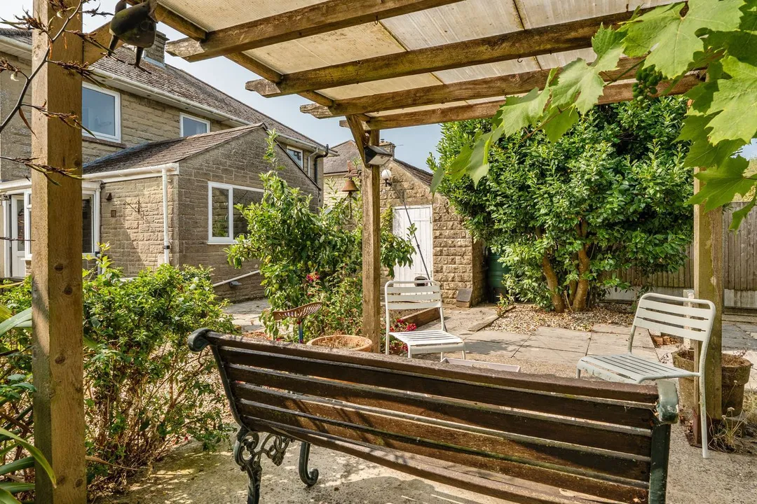https://mr0.homeflow-assets.co.uk/files/photo/image/47939/9909/_x_/58420324.jpg