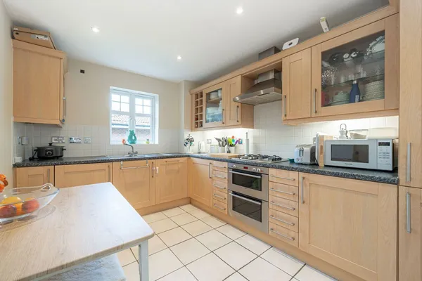 Portmore Park Road, Weybridge, KT13 photo 3