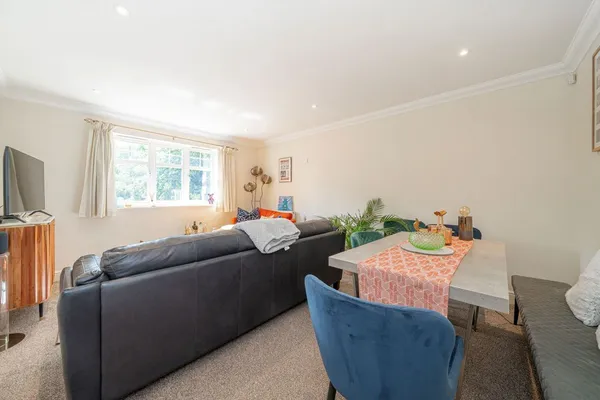 Portmore Park Road, Weybridge, KT13 photo 4