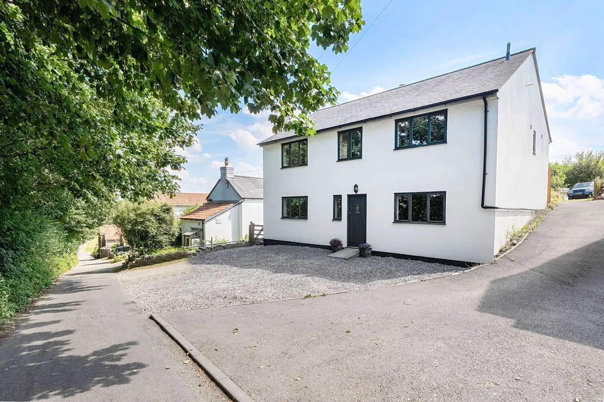 https://mr0.homeflow-assets.co.uk/files/photo/image/47940/2412/_x_/58383947.jpg