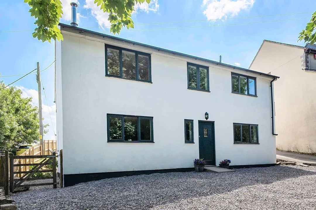 https://mr0.homeflow-assets.co.uk/files/photo/image/47940/2414/_x_/58383751.jpg