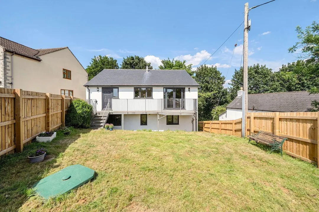 https://mr0.homeflow-assets.co.uk/files/photo/image/47940/2417/_x_/58383950.jpg
